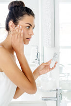 Load image into Gallery viewer, Firm &amp; Smooth - Advanced Moisturizer